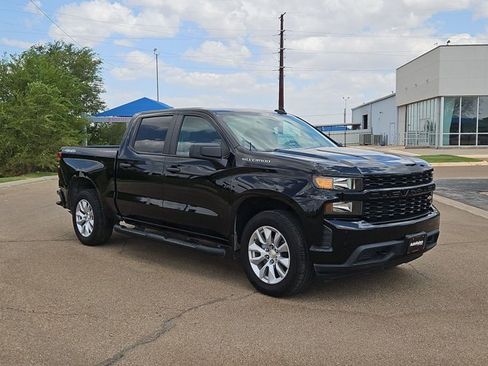 Used 2020 Chevrolet Silverado 1500 Custom w/ Custom Convenience Package AWD/4WD image 3