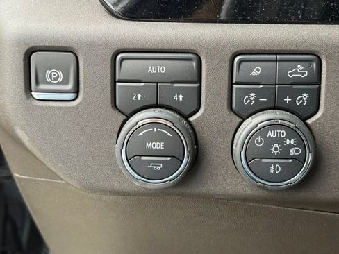 Used 2025 Chevrolet Silverado 1500 LTZ w/ LTZ Premium Package AWD/4WD image 19
