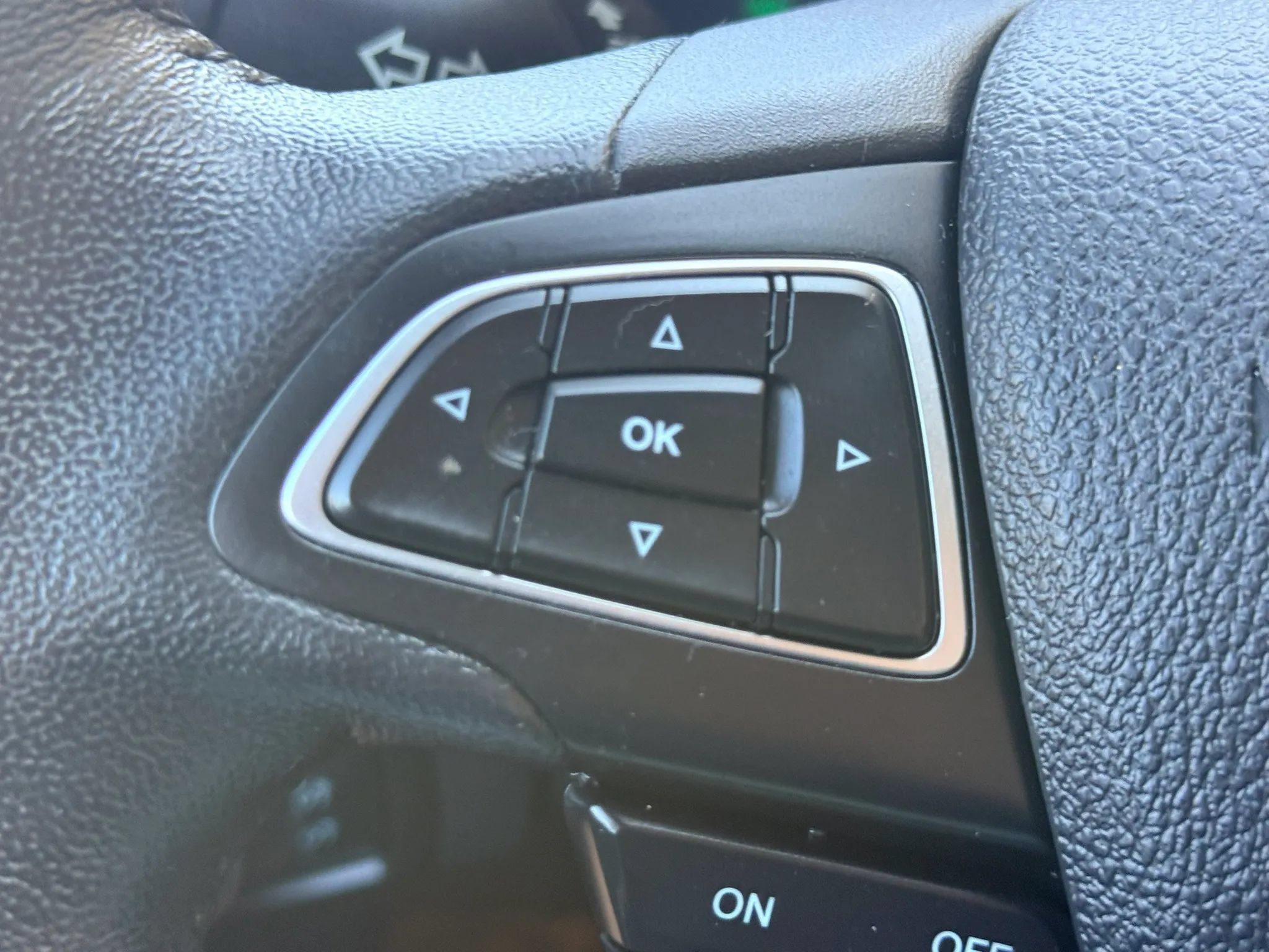 Used 2016 Ford Focus Titanium FWD image 35
