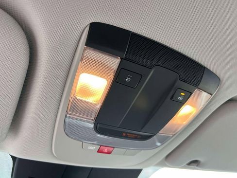 Used 2025 Kia Sorento S image 32