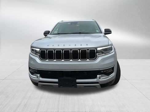 Used 2023 Jeep Wagoneer L Series II AWD/4WD image 2