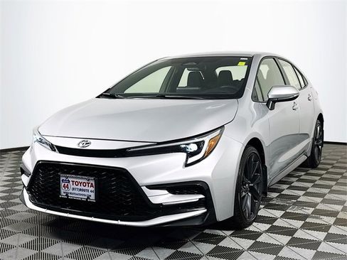 Used 2023 Toyota Corolla SE image 2