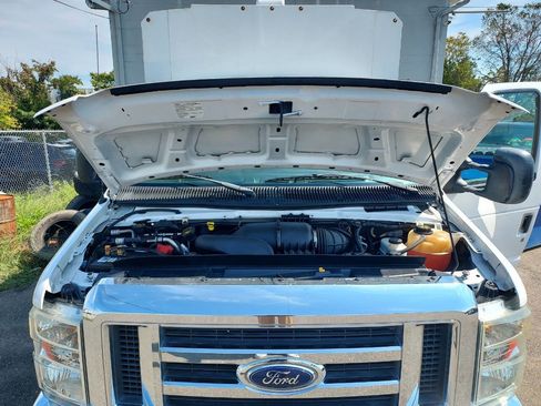 Used 2016 Ford E-350 and Econoline 350 Super Duty image 22