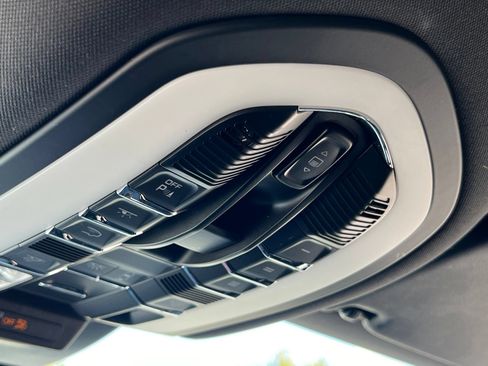 Certified 2019 Porsche Macan S AWD/4WD image 29