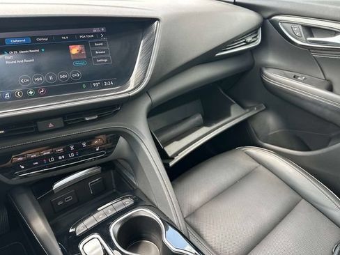 Used 2021 Buick Envision Essence FWD image 33