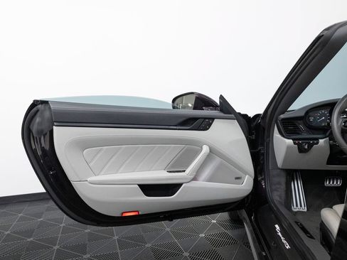 Certified 2024 Porsche 911 Targa 4 GTS AWD/4WD image 16