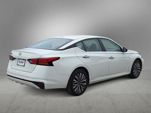Used 2025 Nissan Altima 2.5 SV FWD image 8