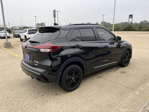 Used 2024 Nissan Kicks SR image 3