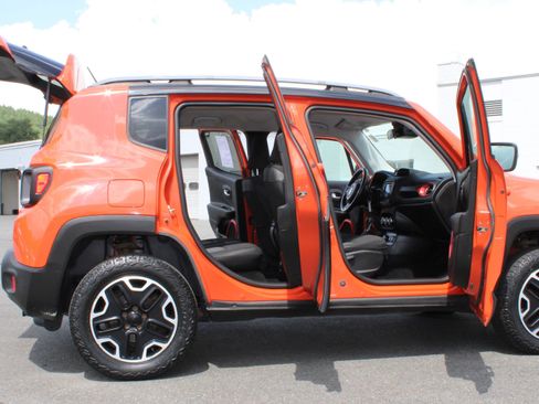 Used 2015 Jeep Renegade Trailhawk AWD/4WD image 9