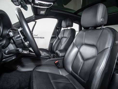 Used 2020 Porsche Macan AWD/4WD image 13