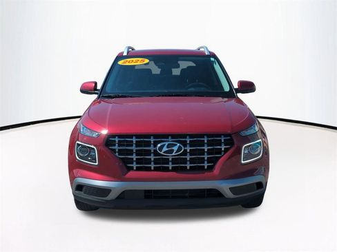 Certified 2025 Hyundai Venue Limited FWD image 3