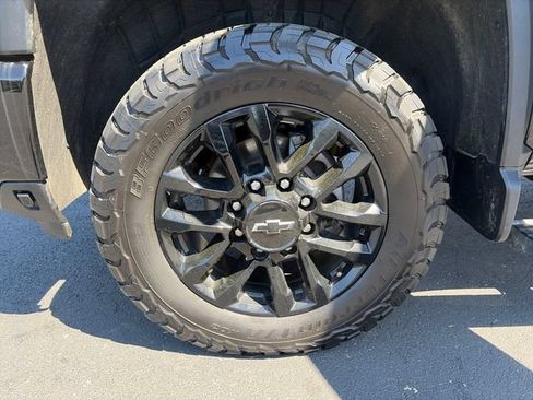 Used 2025 Chevrolet Silverado 3500 High Country w/ High Country Premium Package AWD/4WD image 29