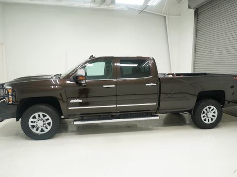 Used 2018 Chevrolet Silverado 3500 High Country w/ Duramax Plus Package AWD/4WD image 6