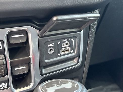 Used 2024 Jeep Wrangler Unlimited Sahara image 27