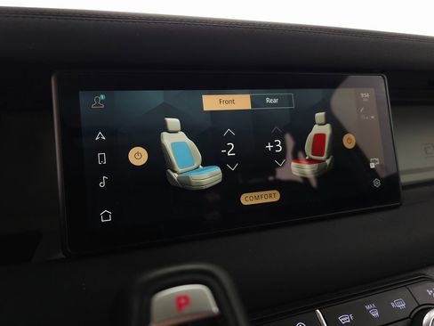 Used 2023 Land Rover Defender 110 SE image 28