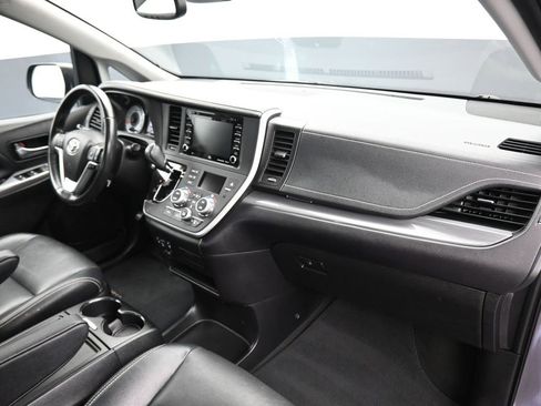 Used 2020 Toyota Sienna SE Premium image 56