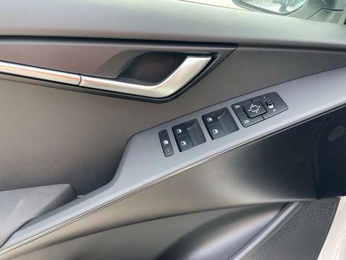 New 2026 Kia Niro LX image 11