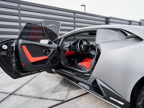 Used 2023 Lamborghini Huracan EVO image 35