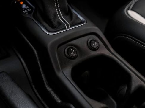 Used 2025 Jeep Gladiator Sport image 68