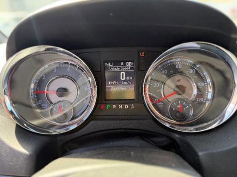 Used 2014 Chrysler Town & Country S FWD image 17