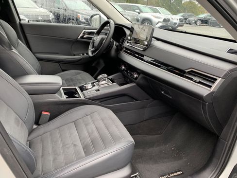 Used 2023 Mitsubishi Outlander SE image 27