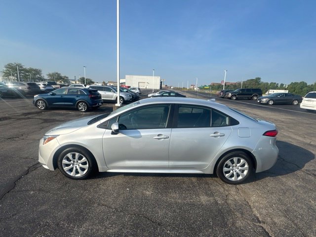Used 2024 Toyota Corolla LE FWD image 4