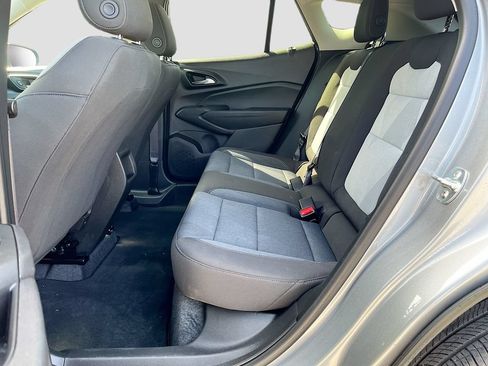 Used 2025 Chevrolet Trax LS w/ LS Convenience Package FWD image 22