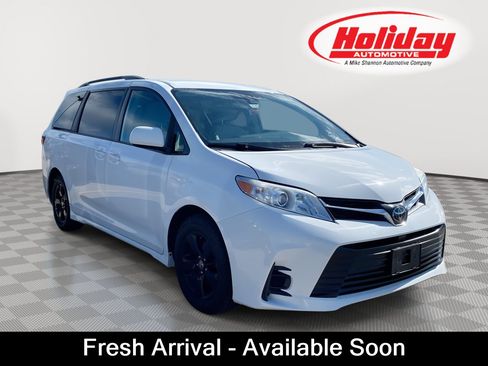 Used 2020 Toyota Sienna LE FWD image 1