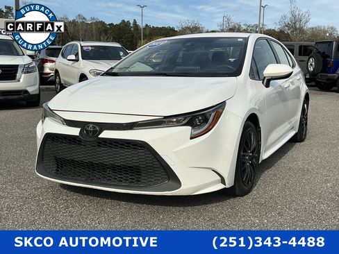 Used 2021 Toyota Corolla LE image 1