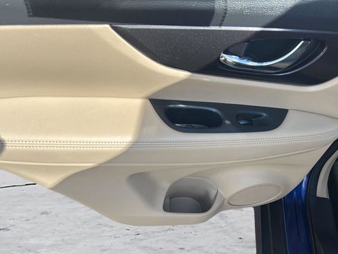 Used 2018 Nissan Rogue SV AWD/4WD image 20