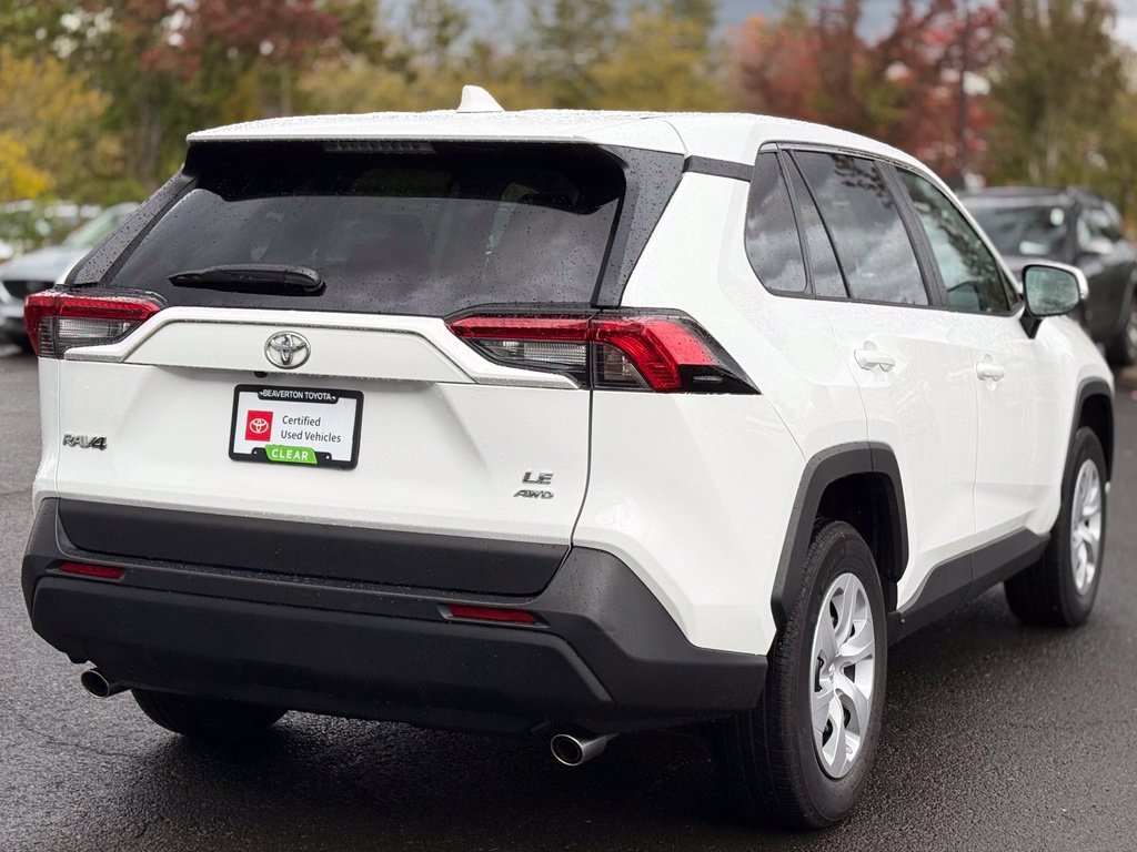 Used 2024 Toyota RAV4 LE AWD/4WD image 5