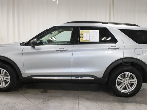 Used 2023 Ford Explorer XLT w/ Equipment Group 202A image 5