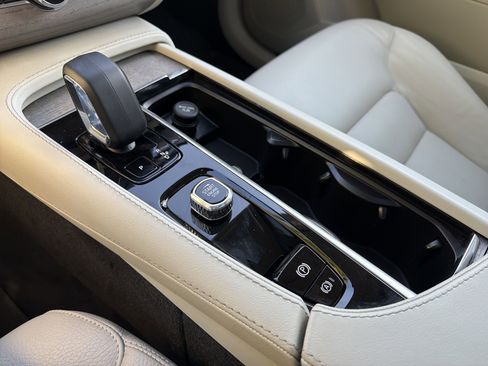 Certified 2023 Volvo XC90 B6 Plus AWD/4WD image 26