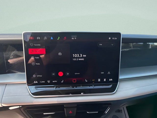Certified 2025 Volkswagen Tiguan SE FWD image 14