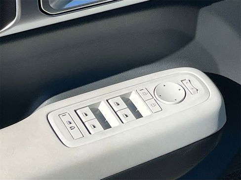 Used 2024 Hyundai Santa Fe SE image 17