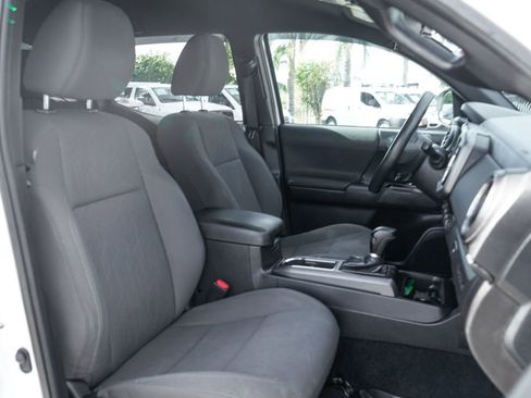 Used 2018 Toyota Tacoma TRD Off-Road w/ Technology Package image 36