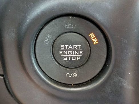 Used 2022 Jeep Wrangler Unlimited Sahara w/ Cold Weather Group AWD/4WD image 29