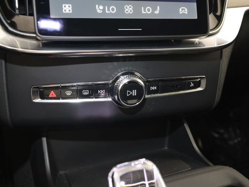 Used 2025 Volvo XC90 B6 Plus AWD/4WD image 30