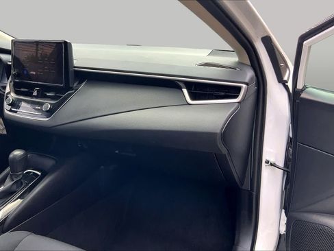 Used 2025 Toyota Corolla LE FWD image 16