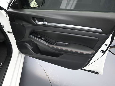 Used 2024 Nissan Altima 2.5 SR w/ SR Premium Package image 35