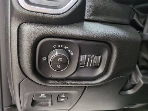Used 2022 RAM 1500 Laramie AWD/4WD image 12