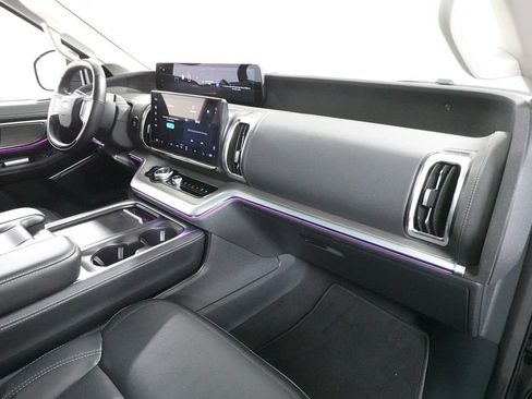 Certified 2025 Ford Expedition Platinum AWD/4WD image 47