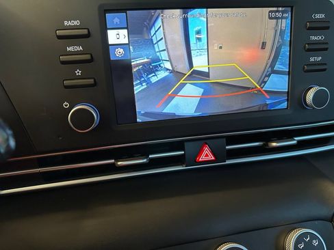Used 2025 Hyundai Elantra SE FWD image 15