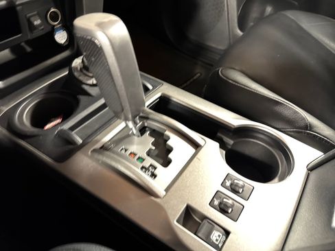Used 2010 Toyota 4Runner Limited AWD/4WD image 25