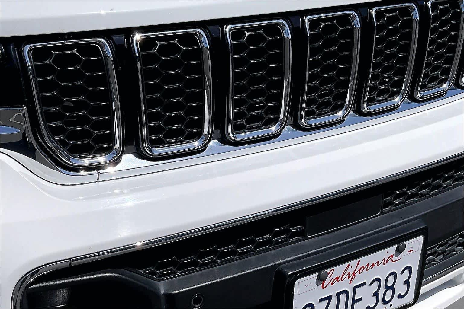 Used 2022 Jeep Grand Cherokee L Overland w/ Luxury Tech Group IV AWD/4WD image 29