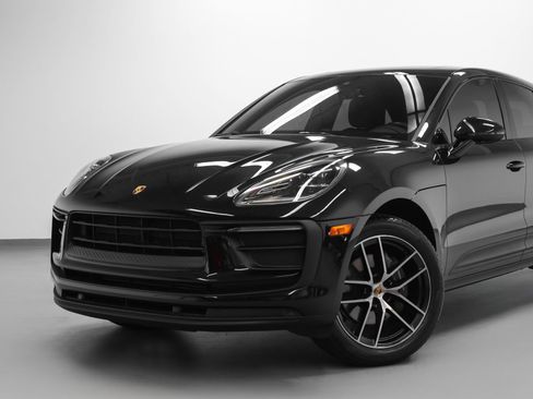 Certified 2022 Porsche Macan AWD/4WD image 7