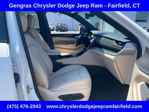 Used 2023 Jeep Grand Cherokee Limited AWD/4WD image 15