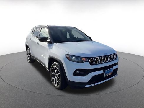 Used 2025 Jeep Compass Limited image 3