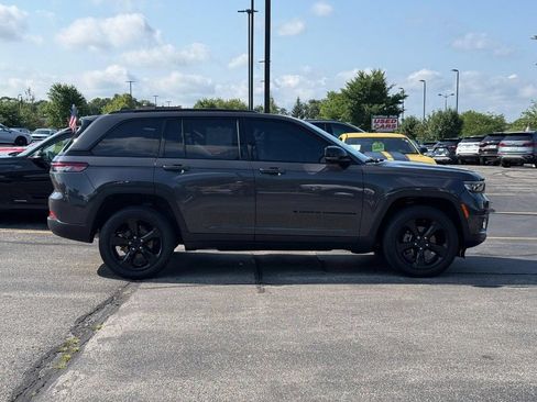 Used 2023 Jeep Grand Cherokee Altitude AWD/4WD image 2