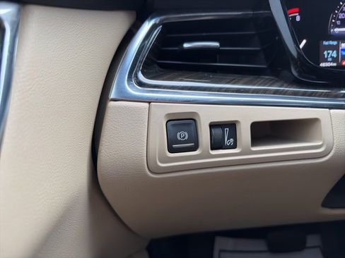 Used 2019 Cadillac XT5 FWD image 25